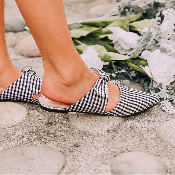 SALE!! 🍁 Gingham Pointy Toe Bow Mules - Picture 3 of 5